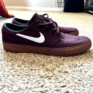 Nike Janoskis maroon